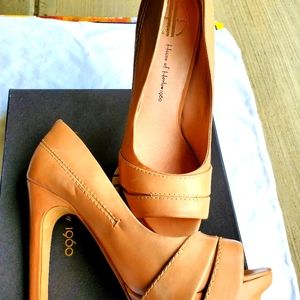 House of Harlow Tan High Heels